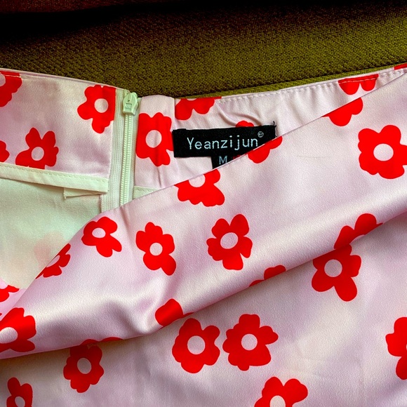 Flower skirt 🌸 - Picture 2 of 2